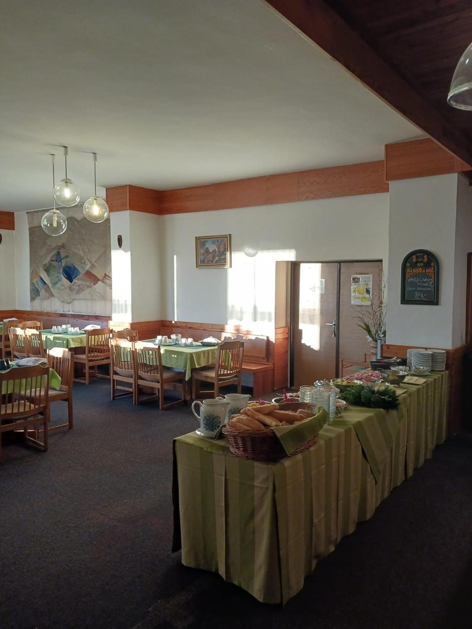 Hotel Albert - Retro Paseky nad Jizerou Buitenkant foto